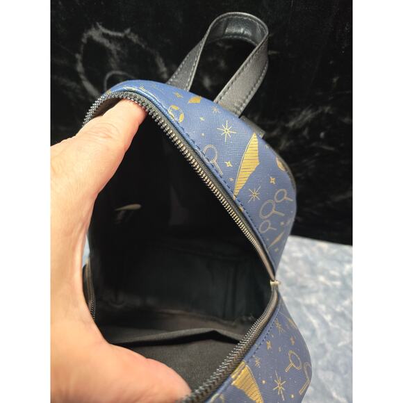 Harry Potter Bioworld Quidditch Navy & Gold Hogwarts Wizard Mini Backpack *EUC* - Picture 5 of 11